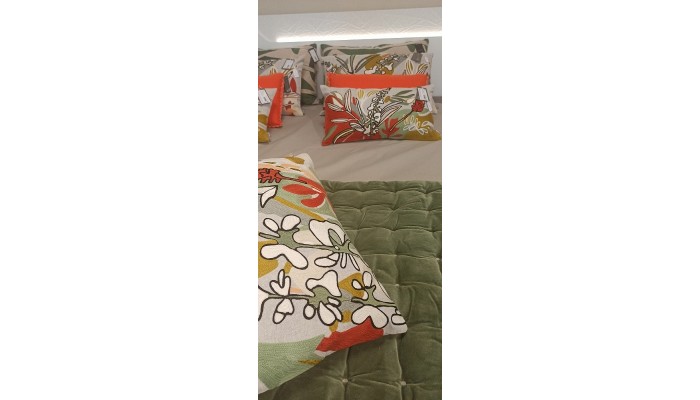 GINA - Coussin recyclé brodé 45 X 45